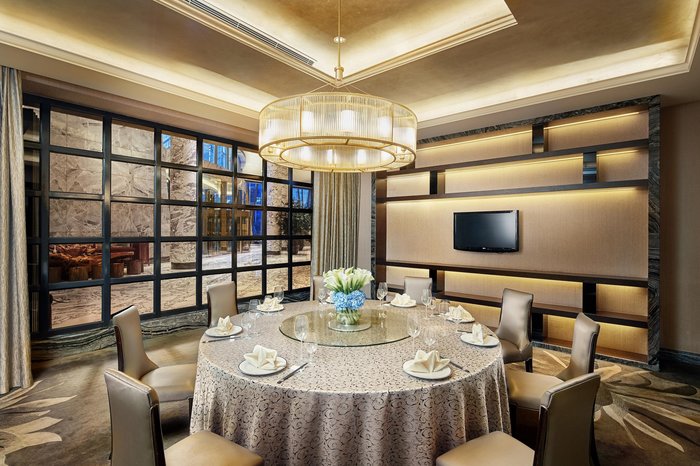 Yue Xuan at Hilton Shanghai Hongqiao Dining of Hilton Shanghai Hongqiao No. 1116 Hong Song East Rd - Photo 3 of 7
