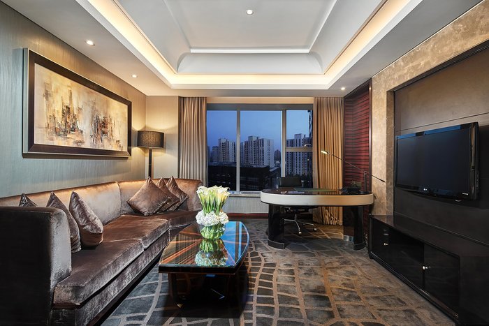 2-Bedroom Executive Suite at Hilton Shanghai Hongqiao Guest Rooms of Hilton Shanghai Hongqiao No. 1116 Hong Song East Rd - Photo 16 of 17 2-Bedroom Executive Suite at Hilton Shanghai Hongqiao Guest Rooms of Hilton Shanghai Hongqiao No. 1116 Hong Song East Rd - Photo 16 of 17