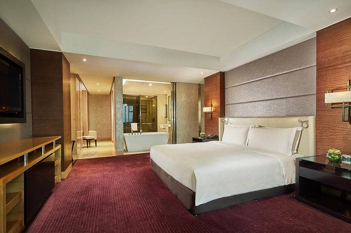 Deluxe Suite at Hilton Shanghai Hongqiao Guest Rooms of Hilton Shanghai Hongqiao No. 1116 Hong Song East Rd - Photo 9 of 17