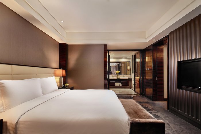 Executive Suite at Hilton Shanghai Hongqiao Guest Rooms of Hilton Shanghai Hongqiao No. 1116 Hong Song East Rd - Photo 15 of 17