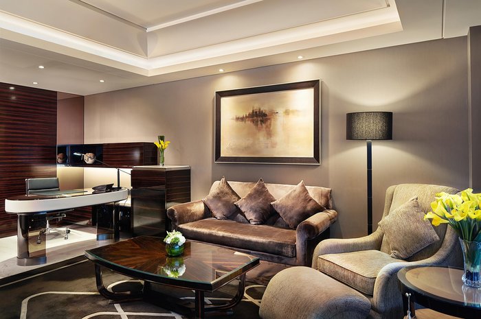 King Hilton Executive at Hilton Shanghai Hongqiao Guest Rooms of Hilton Shanghai Hongqiao No. 1116 Hong Song East Rd - Photo 13 of 17