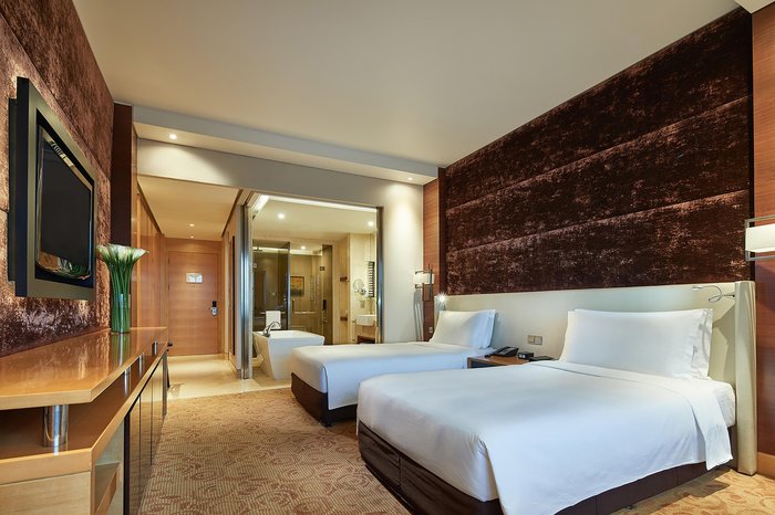 Twin Hilton Room at Hilton Shanghai Hongqiao Guest Rooms of Hilton Shanghai Hongqiao No. 1116 Hong Song East Rd - Photo 4 of 17