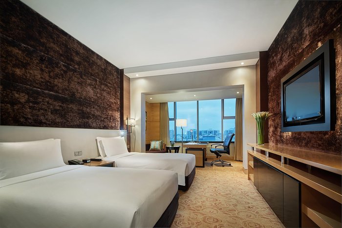Twin Hilton Room at Hilton Shanghai Hongqiao Guest Rooms of Hilton Shanghai Hongqiao No. 1116 Hong Song East Rd - Photo 6 of 17