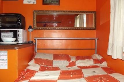  Profile Photos of Barking Guesthouse 292 Bastable Avenue - Photo 4 of 13