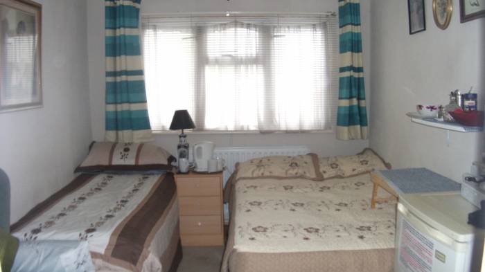  Profile Photos of Barking Guesthouse 292 Bastable Avenue - Photo 5 of 13