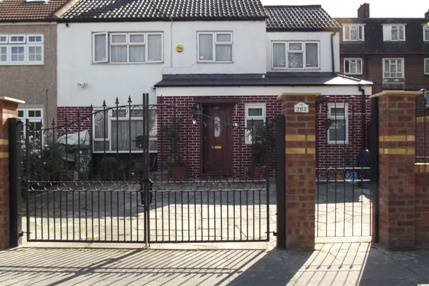  Profile Photos of Barking Guesthouse 292 Bastable Avenue - Photo 11 of 13