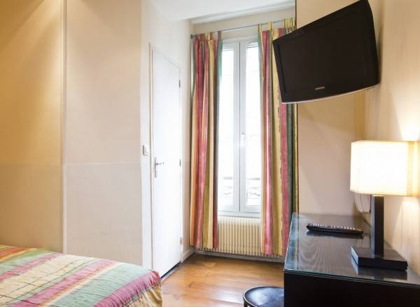  Profile Photos of Hotel Merryl 7-9, rue Pajol - Photo 8 of 11