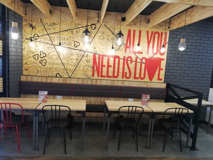 Decorations New Album of Pizza Hut Featherbrook Featherbrook Village, Hendrik Potgieter & Peter Road Ruimsig, Willowbrook - Photo 3 of 4