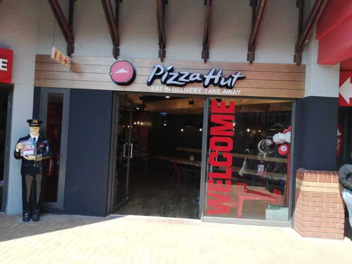 Entrance New Album of Pizza Hut Featherbrook Featherbrook Village, Hendrik Potgieter & Peter Road Ruimsig, Willowbrook - Photo 1 of 4