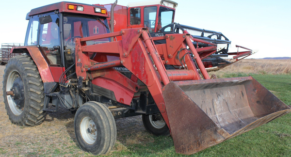  Profile Photos of Tractor Zoom 318 5th St - Photo 2 of 6