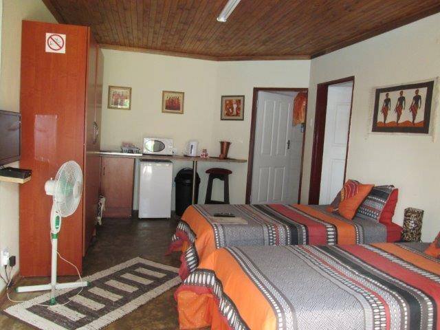Room 8 - Standard Room Profile Photos of Bendor Bayete Self Catering Accommodation 39 Pierre Street, Bendor - Photo 8 of 9