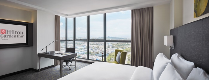 King Guest Room at Hilton Garden Inn Puchong Hilton Garden Inn Puchong of Hilton Garden Inn Puchong Jalan DM2, Desa Millennia - Photo 5 of 16
