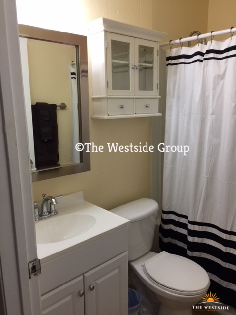 Waterston Bathroom Clarksville Austin Studios of Waterston Studios 1814 Waterston Ave - Photo 2 of 6